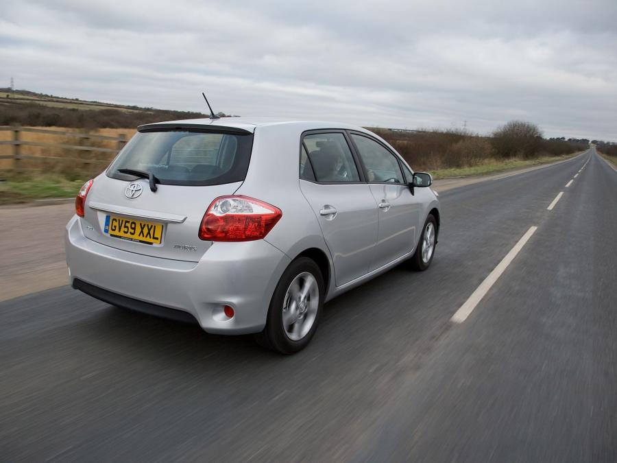  Toyota Auris 5-Door 2010 года  (UK) (фото 5 из 59)